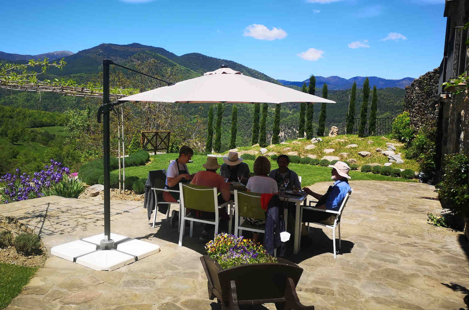 casa allue dining out