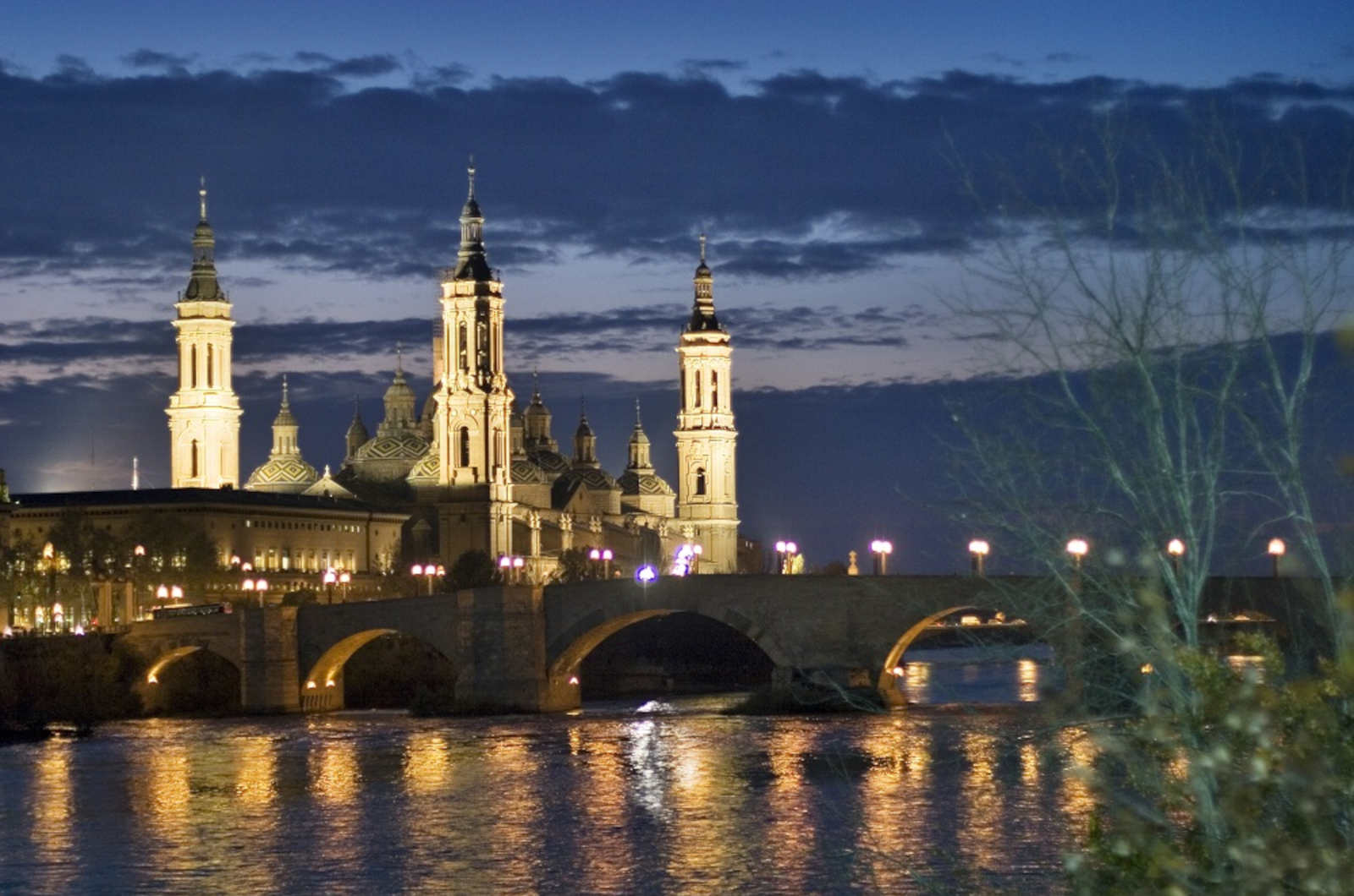 A photo of the Basilica del Pilar Zaragoza highlighting the section on staying in Zaragoza on our How to Get Here page with Aragon Active small group holidays in the Pyrenees